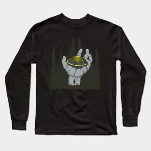 ufo land on hand Long Sleeve T-Shirt